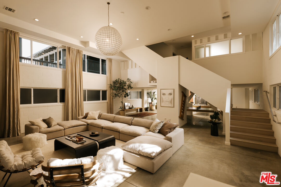 Property photo for 633 Santa Clara Ave, Venice, CA