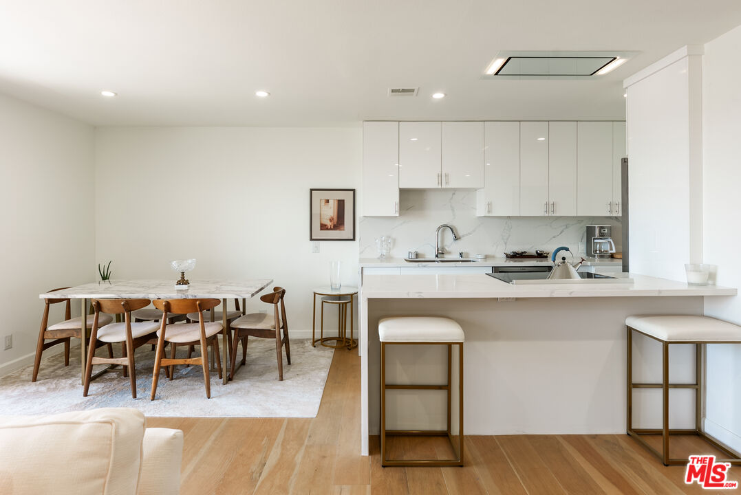 Property photo for 100 S Doheny Dr, #811, Los Angeles, CA