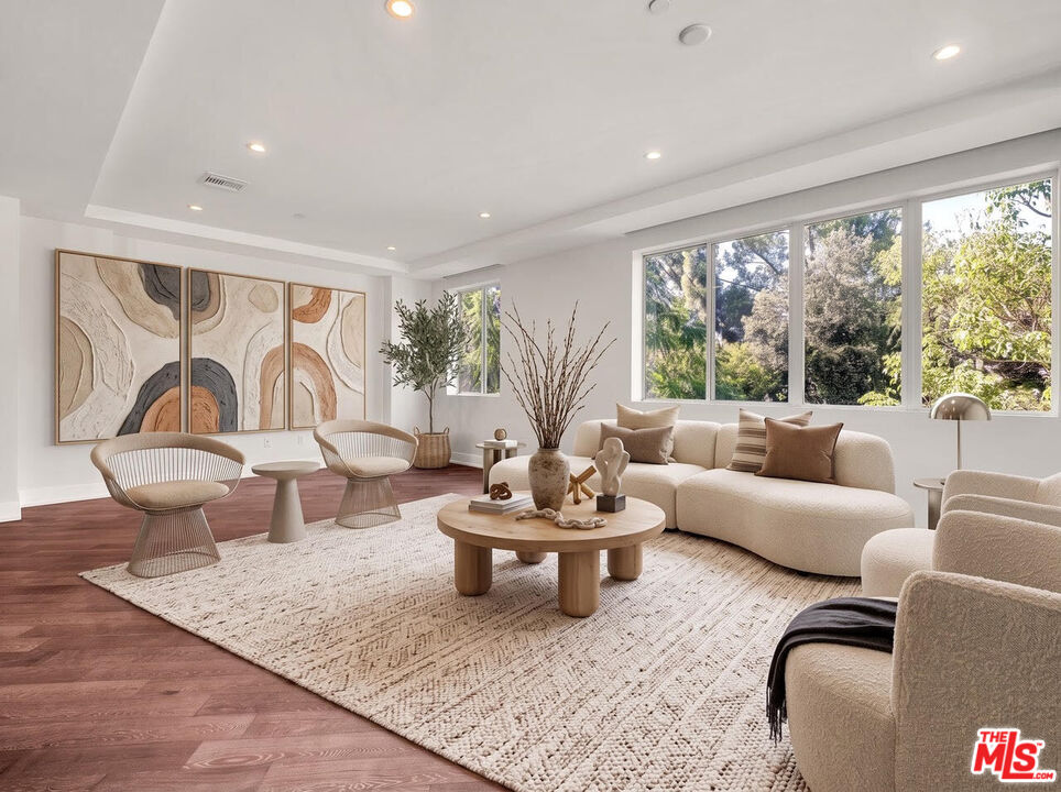 Property photo for 460 N Palm Dr, #204, Beverly Hills, CA