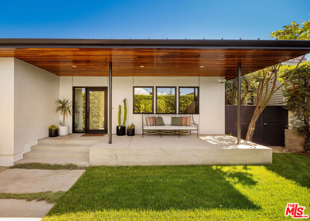 Property photo for 870 Rose Ave, Venice, CA
