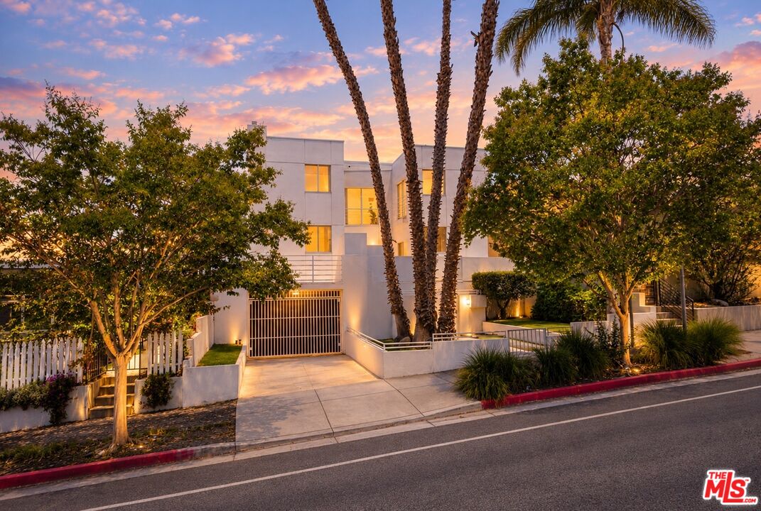 Property photo for 1823 20th St, #103, Santa Monica, CA