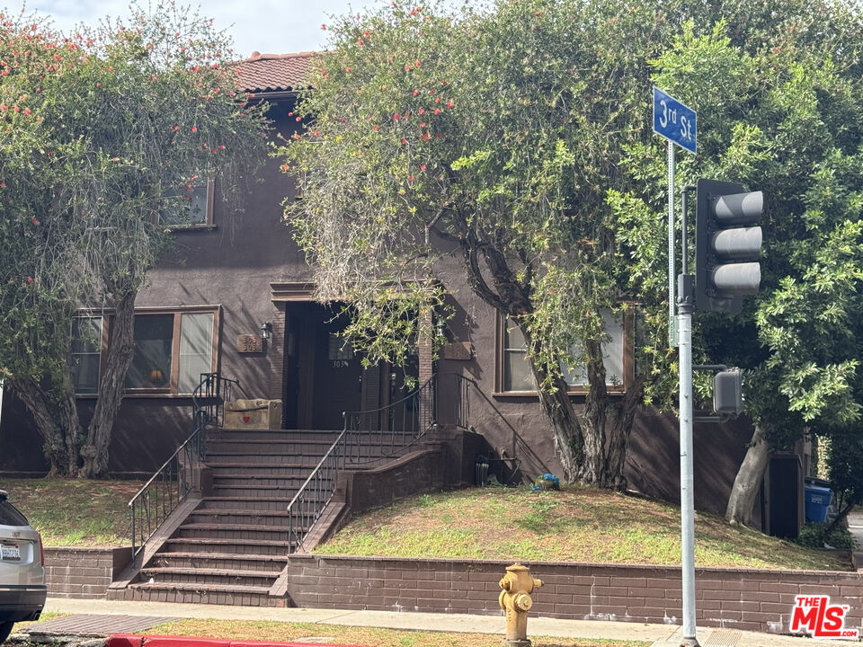 Property photo for 301 S Norton Ave, Los Angeles, CA