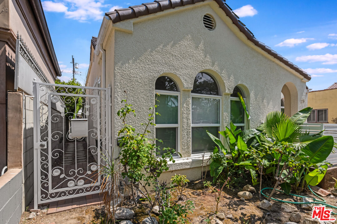 Property photo for 124 S Almont Dr, #1, Beverly Hills, CA